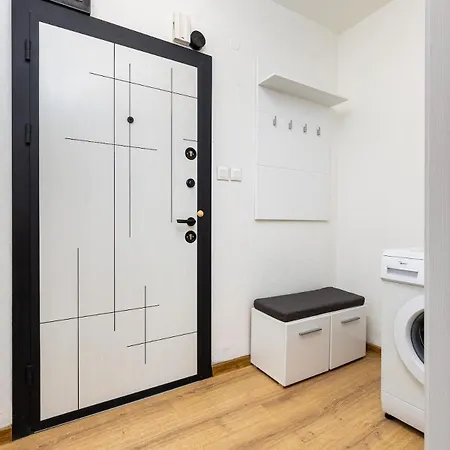 Daire Modern 1br With Private Garage Near Mall Plovdiv, Pulmed And Rowing Canal *