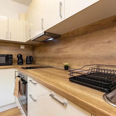Modern 1br With Private Garage Near Mall Plovdiv, Pulmed And Rowing Canal Apartman