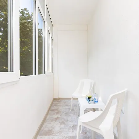Apartmán Modern 1br With Private Garage Near Mall Plovdiv, Pulmed And Rowing Canal